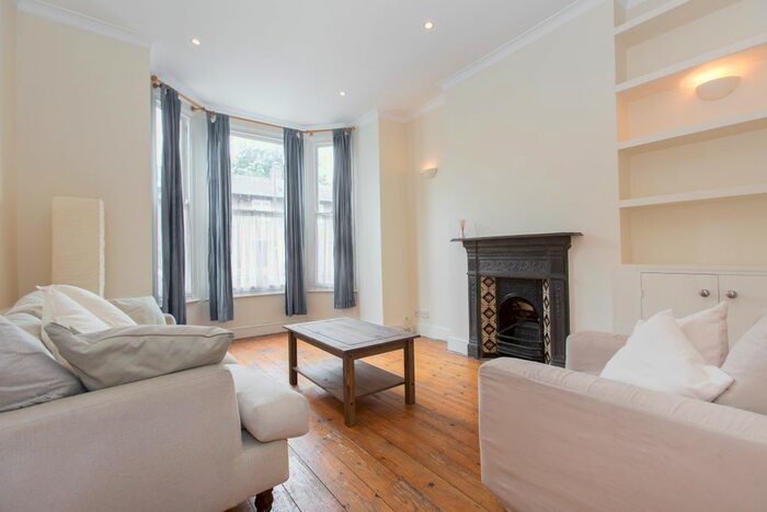 2 Bedroom Flat To Rent In Sandmere Road, London, SW4