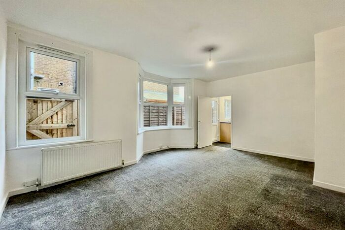 2 Bedroom Flat To Rent In Ashburnham Road, Southend-on-Sea, SS1