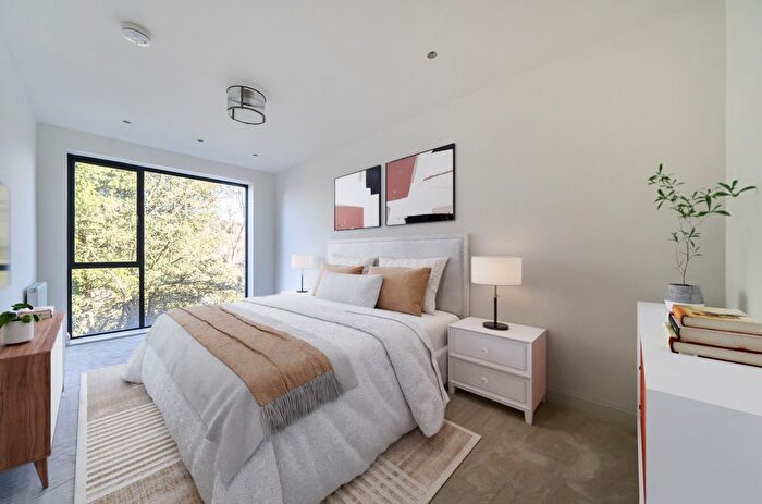 4 Bedroom Semi Detached House For Sale In Hartley Old Road, Purley, CR8