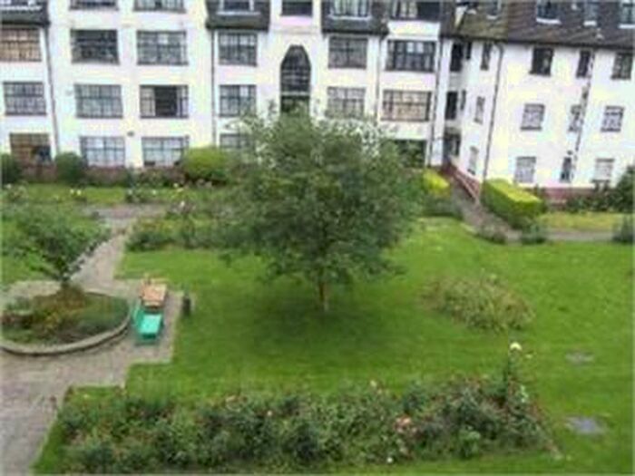 3 Bedroom Flat To Rent In Leigham Avenue, London, SW16