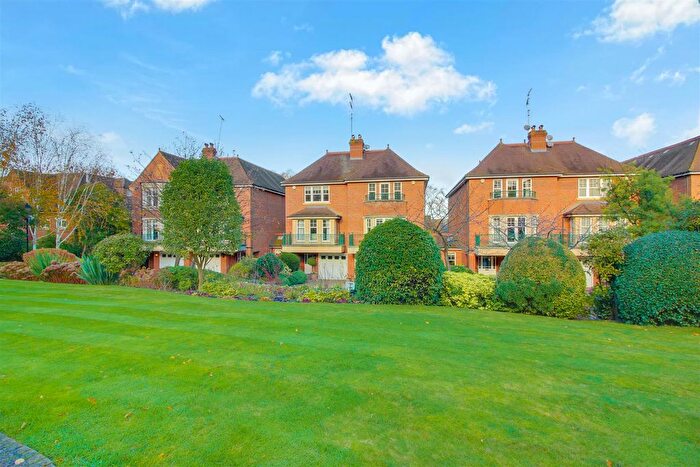 5 Bedroom Property For Sale In Mountview Close, Hampstead Garden Suburb, London, NW11
