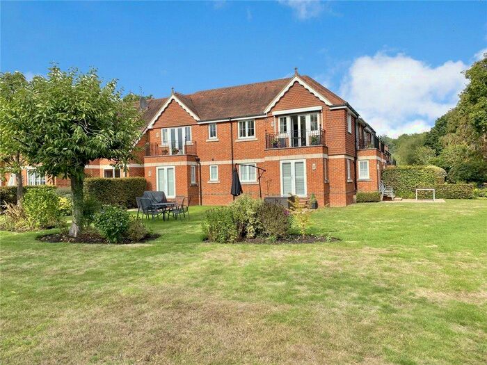 3 Bedroom Apartment For Sale In Broadcommon Road, Hurst, Reading, RG10