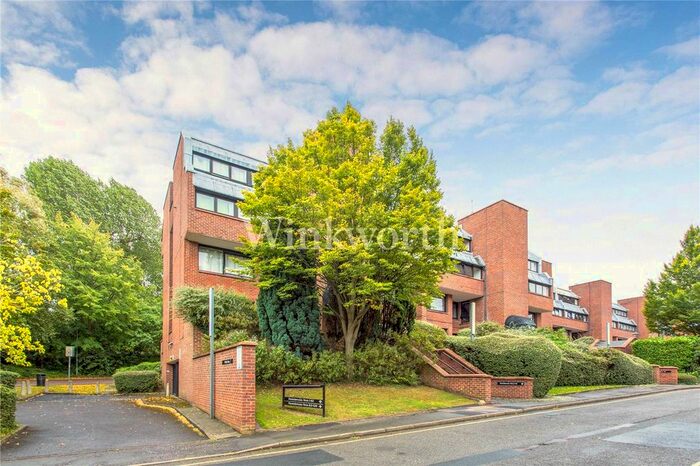 2 Bedroom Flat To Rent In Britten Close, London, NW11