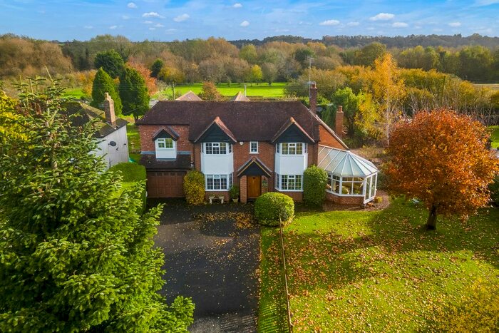 5 Bedroom Detached House For Sale In Evesham Road, Evesham, Worcestershire, WR11