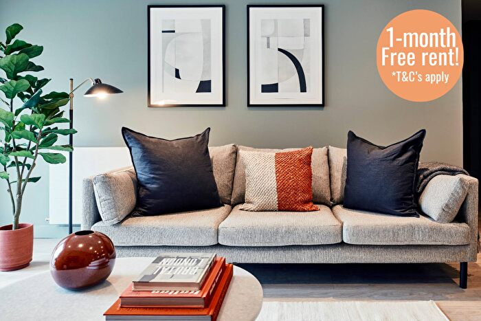 2 Bedroom Flat To Rent In Solasta Riverside, Clyde Place, Glasgow, G5