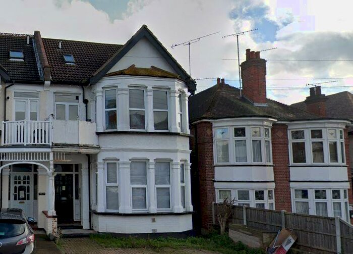2 Bedroom Flat To Rent In Cobham Road, Westcliff-on-Sea, SS0