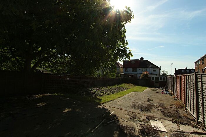 3 Bedroom Semi-Detached House For Sale In Great Cambridge Road, Enfield, EN1