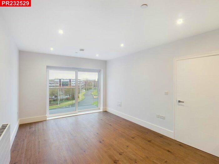 2 Bedroom Flat To Rent In Fairhaven Drive, Reading, &#; Bedrooms Flat, RG2