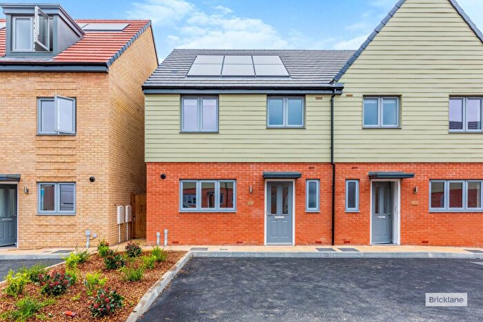 3 Bedroom House To Rent In Carnelian Avenue, Wellingborough, NN8