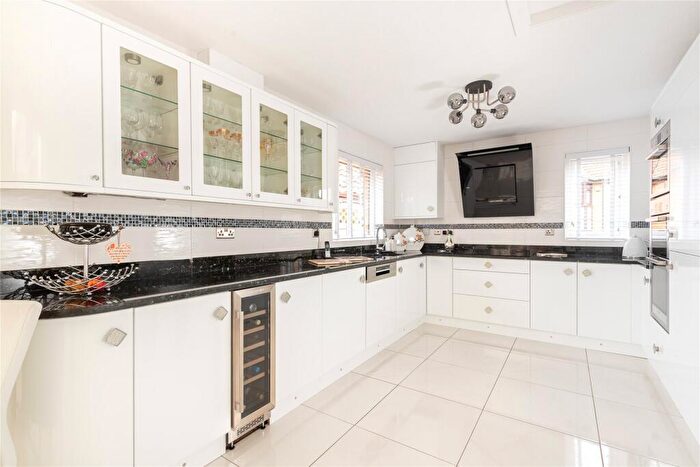3 Bedroom Bungalow For Sale In Mortons Fork, Blue Bridge, Milton Keynes, Buckinghamshire, MK13