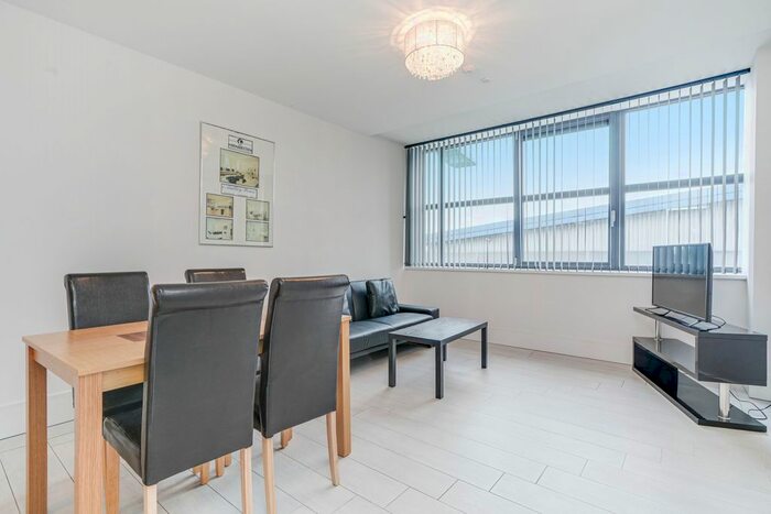 2 Bedroom Flat To Rent In West Gate, London, W5