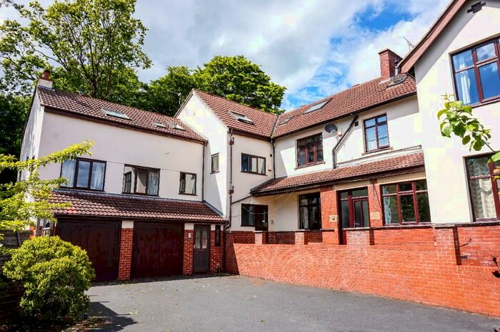 3 Bedroom Flat To Rent In Ash Road, Leeds, West Yorkshire, LS6