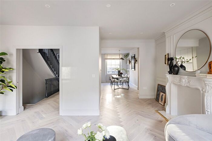 2 Bedroom Flat For Sale In Kensington Gardens Square, London, W2