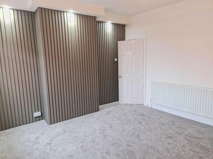 2 Bedroom Flat To Rent In Pershore Road, Stirchley, Birmingham, B30