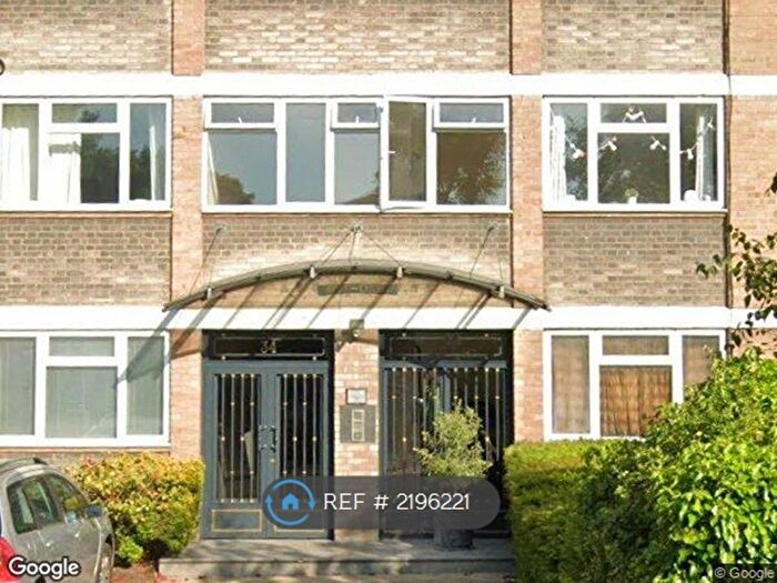 Studio To Rent In Avon Court, London, SW15