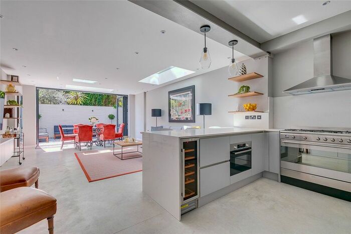 3 Bedroom Flat To Rent In Archel Road, London, W14