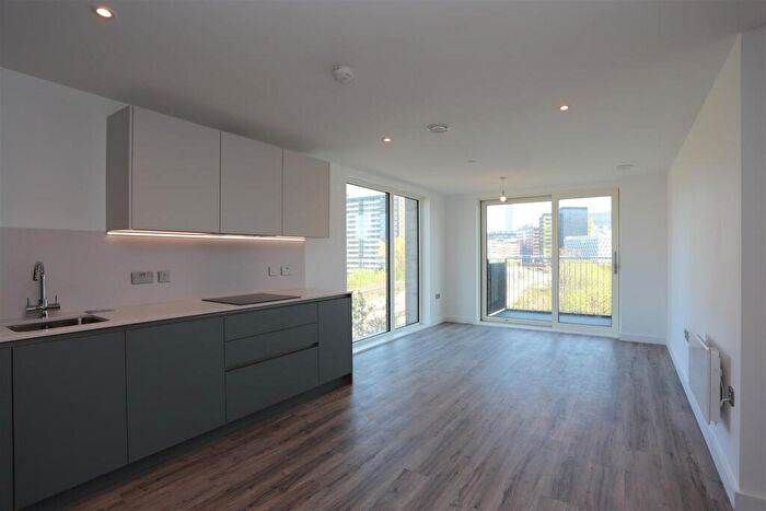 2 Bedroom Apartment To Rent In The Railings, Middlewood Locks, M5