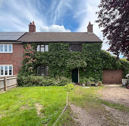 4 Bedroom Semi-Detached House For Sale In Princes Close, Chilton, HP18