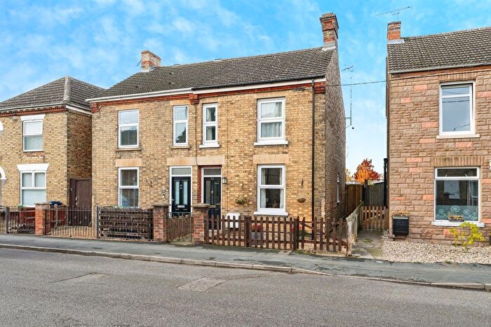 3 Bedroom Semi Detached House For Sale In New Park, March, PE15