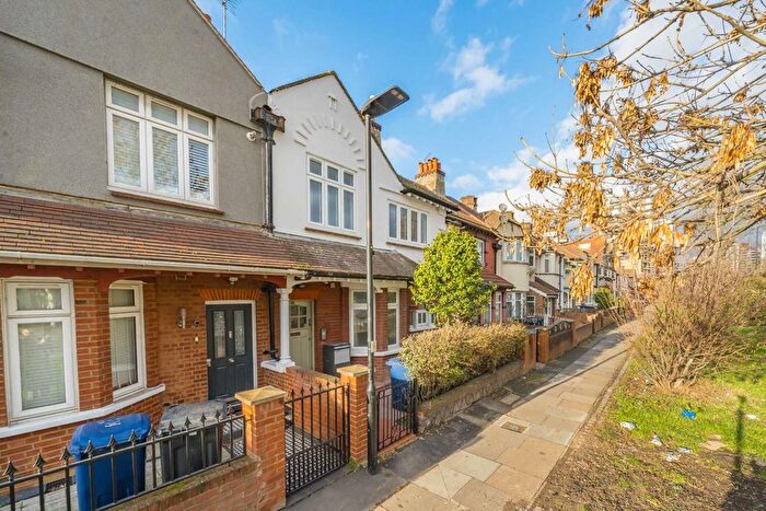 2 Bedroom Flat For Sale In Horn Lane, Acton, W3