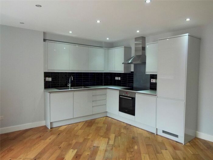 1 Bedroom End Of Terrace House To Rent In Church Road, Potters Bar, EN6