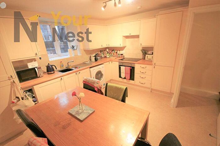 6 Bedroom Terraced House To Rent In Newport Mount, Headingley, Leeds, LS6