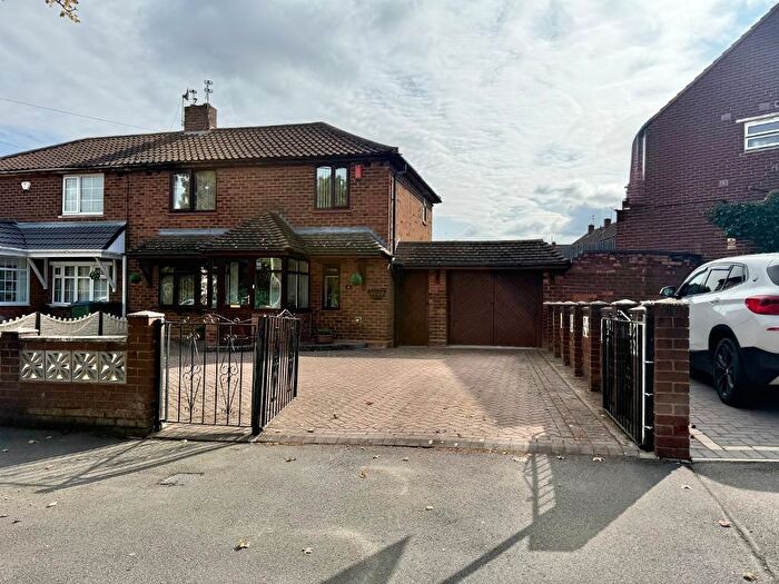 3 Bedroom Semi-Detached House For Sale In Denbigh Drive, West Bromwich, West Midlands, B71