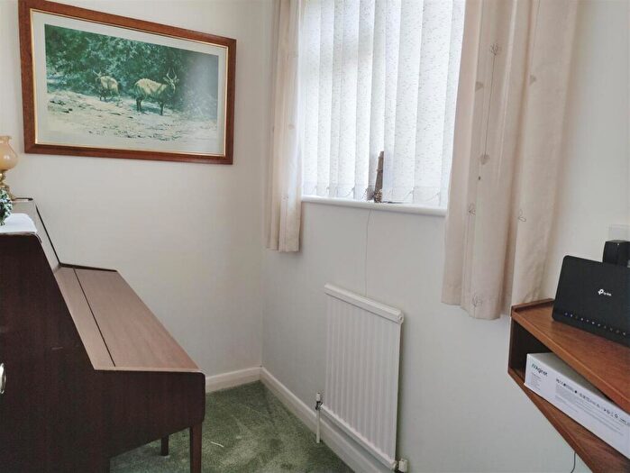 4 Bedroom Detached House For Sale In Cedar Wood Close, Fair Oak, Eastleigh, SO50