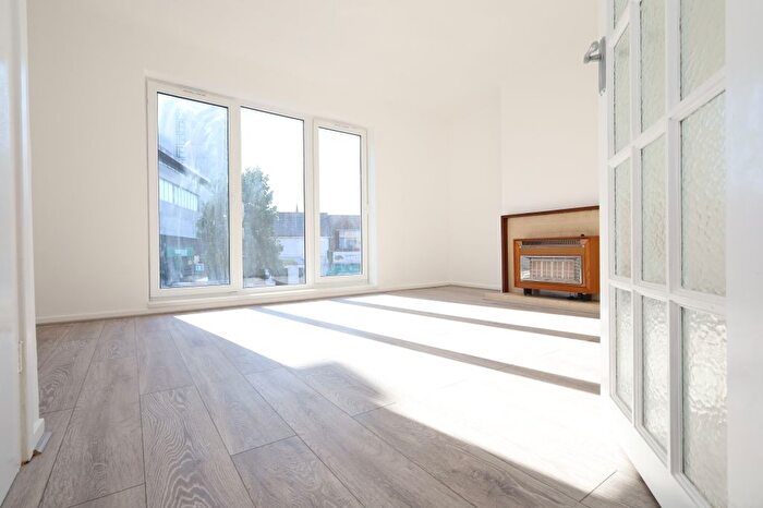 1 Bedroom Flat To Rent In High Road, London, N12