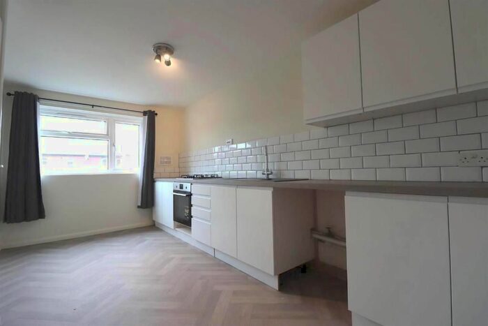 2 Bedroom Flat To Rent In Alexandra Street, Kettering, NN16