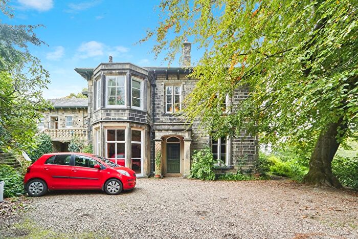 2 Bedroom Flat For Sale In Shann Lane, Keighley, BD20