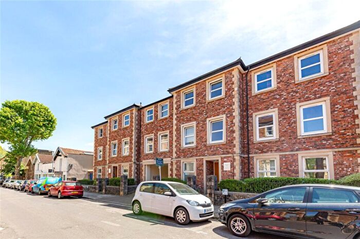 3 Bedroom Apartment To Rent In Avondowns Court, - Alma Vale Road, Clifton, Bristol, BS8