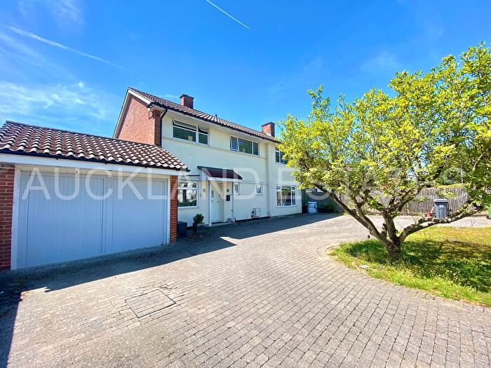 5 Bedroom Detached House To Rent In The Causeway, Potters Bar, EN6
