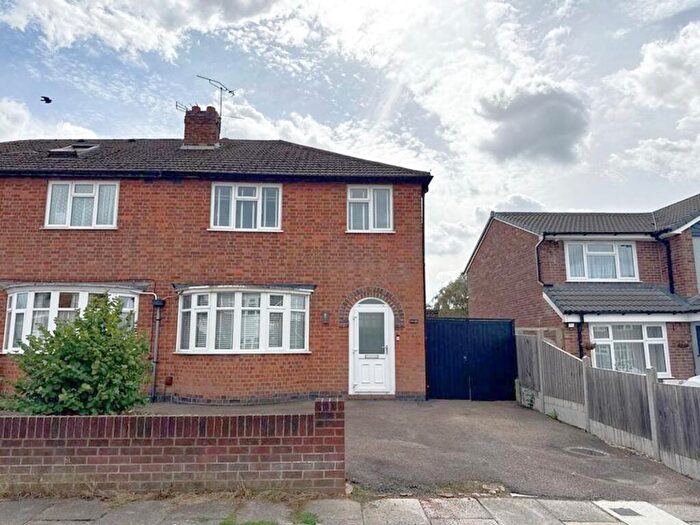 3 Bedroom Semi-Detached House For Sale In Baldwin Road, Leicester, LE2
