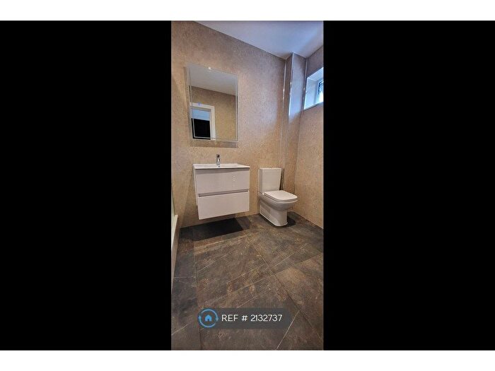 2 Bedroom Flat To Rent In Balham High Road, London, SW17