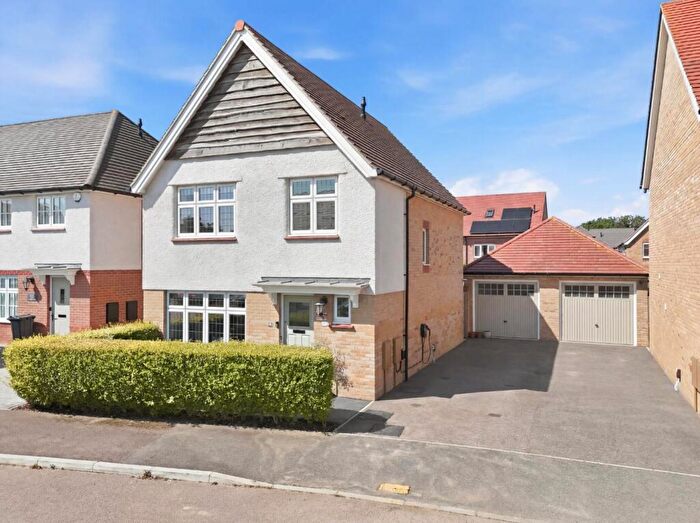 3 Bedroom Detached House For Sale In Dixon Road, Langdon Hills, Basildon, Essex, SS16
