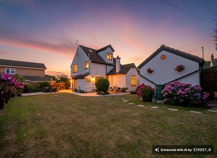 4 Bedroom Detached House For Sale In Southend Road, Hockley, SS5