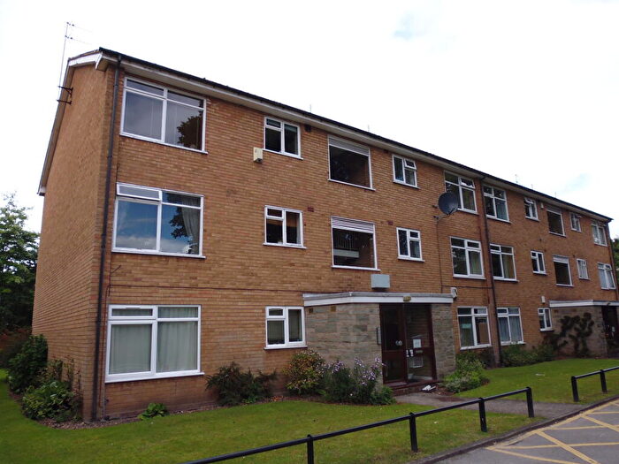 2 Bedroom Flat To Rent In Warwick Court, Wake Green Road, Moseley, B13