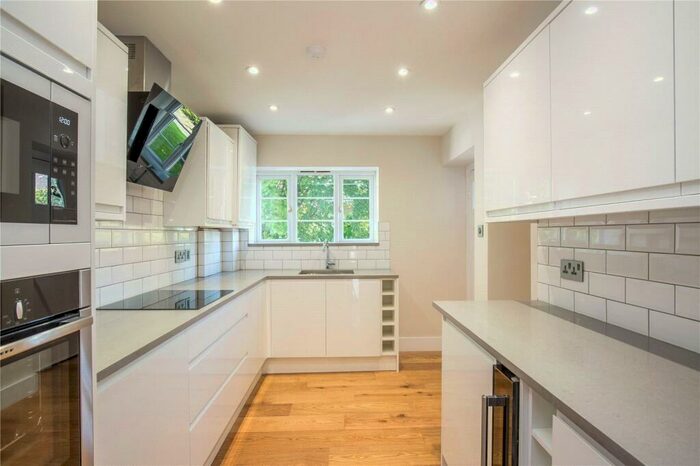 2 Bedroom Apartment To Rent In Whittington Court, Aylmer Road, East Finchley, London, N2