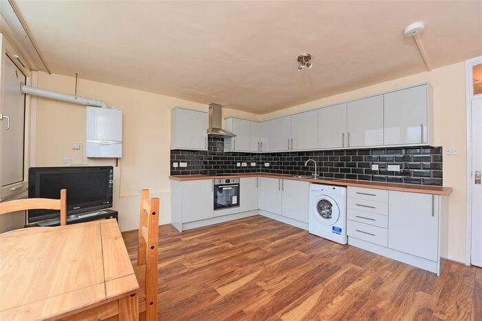 4 Bedroom Flat To Rent In Sherfield Gardens, Putney, London, SW15