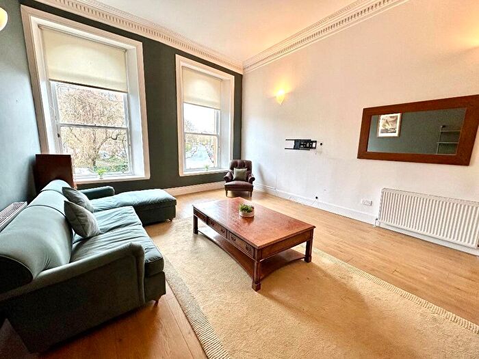 2 Bedroom Flat To Rent In Albert Bridge Road, London, SW11