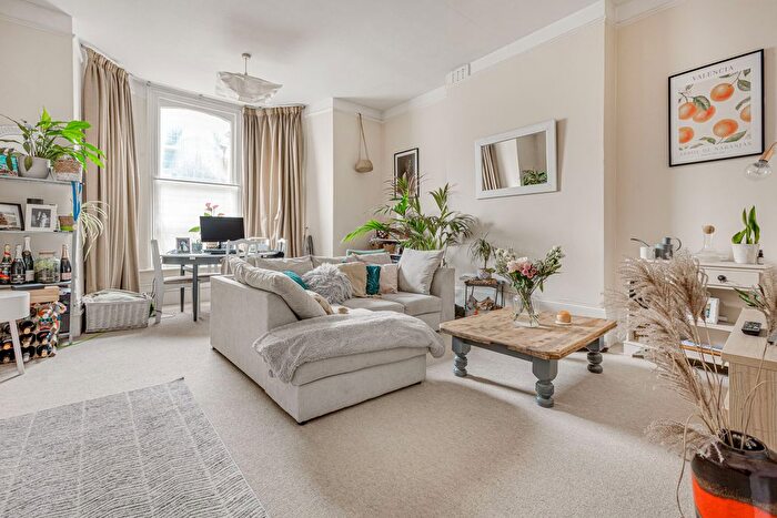 1 Bedroom Flat To Rent In Lavender Hill, Clapham Junction, SW11