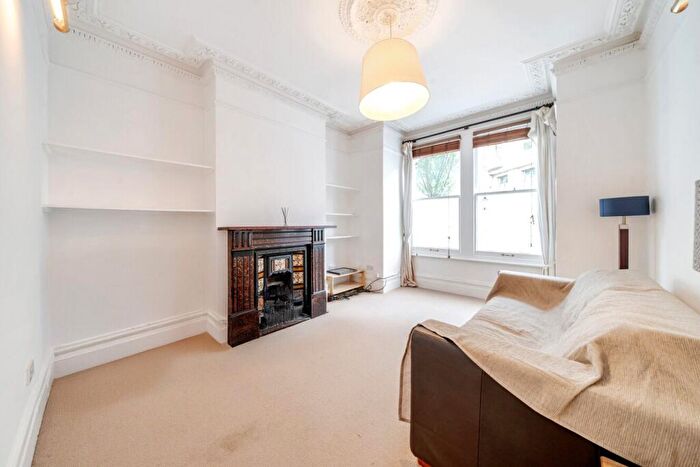 1 Bedroom Flat To Rent In Comyn Road, Battersea, London, SW11