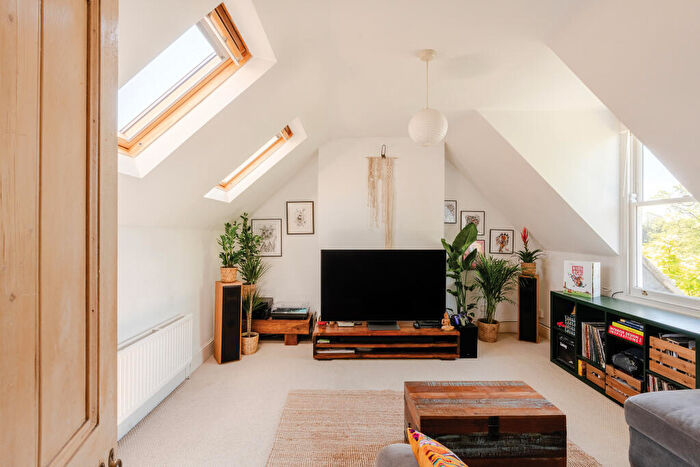 2 Bedroom Flat For Sale In Westbury Road, Westbury-on-Trym, Bristol, BS9