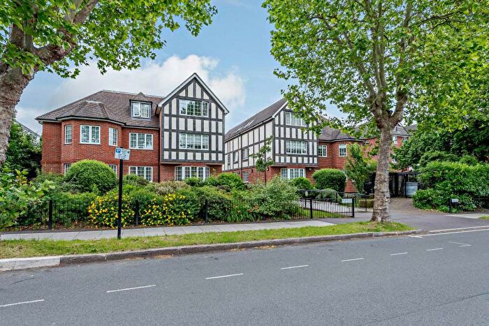 2 Bedroom Apartment To Rent In The Avenue, HA5