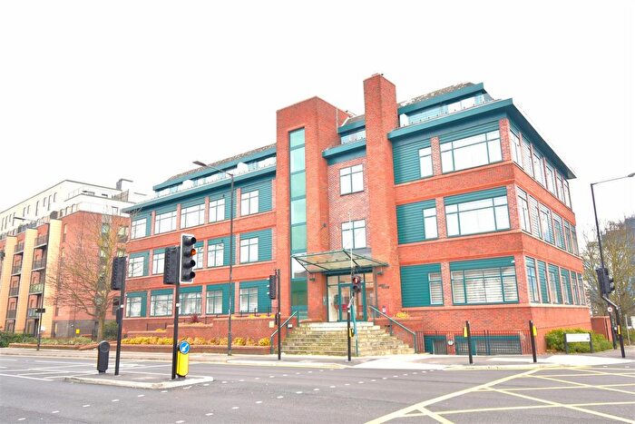 1 Bedroom Flat To Rent In Stoke Road, Slough, SL2