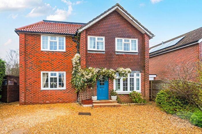 4 Bedroom Detached House For Sale In Weydon Farm Lane, Farnham, Surrey, GU9