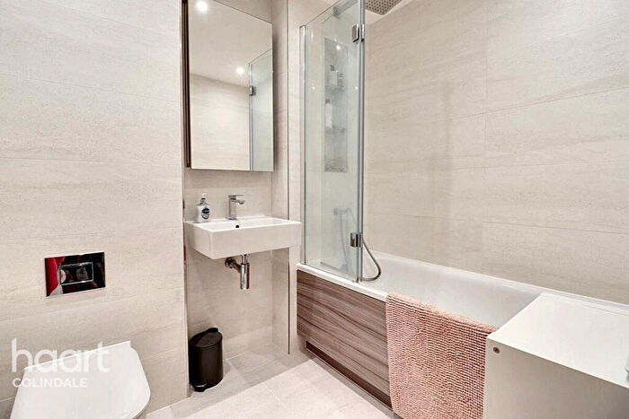 1 Bedroom Apartment For Sale In Queenscroft House, Thonrey Close, NW9