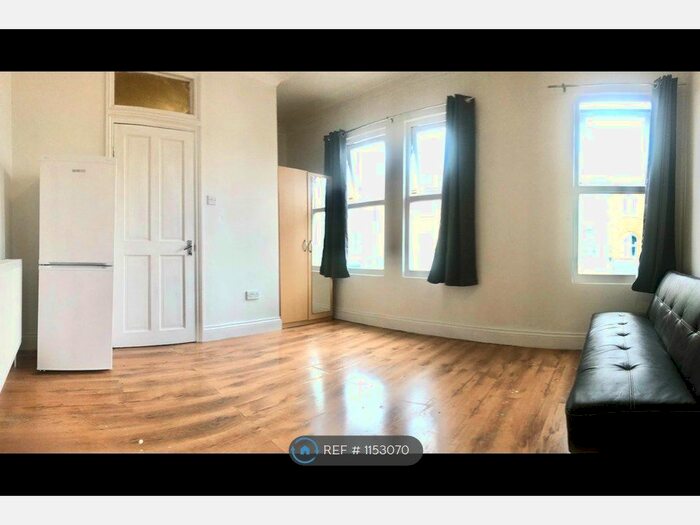 2 Bedroom Flat To Rent In Calderon Road, London, E11
