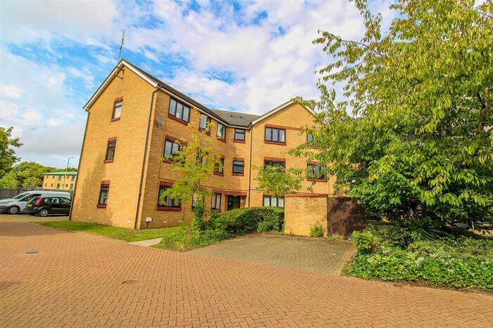 2 Bedroom Flat For Sale In Turnors, Harlow, CM20